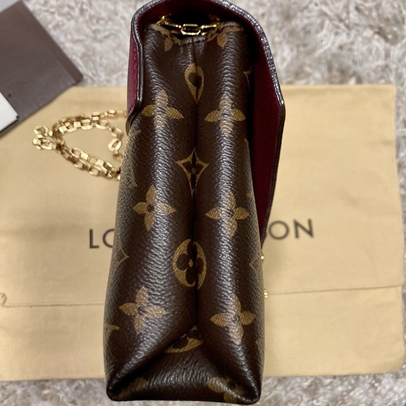 LOUIS VUITTON Chain Monogram in Aurore - Picture 6 of 9